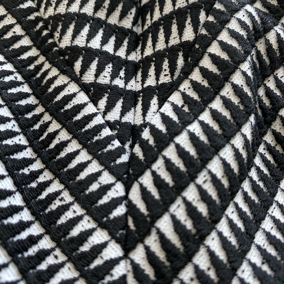 Classique Entier Fitted Sheath Dress - Picture 7 of 8